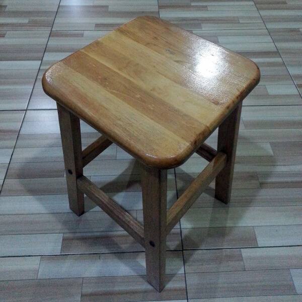 kursi kayu tanpa sandaran QQ warna beech 50 cm 