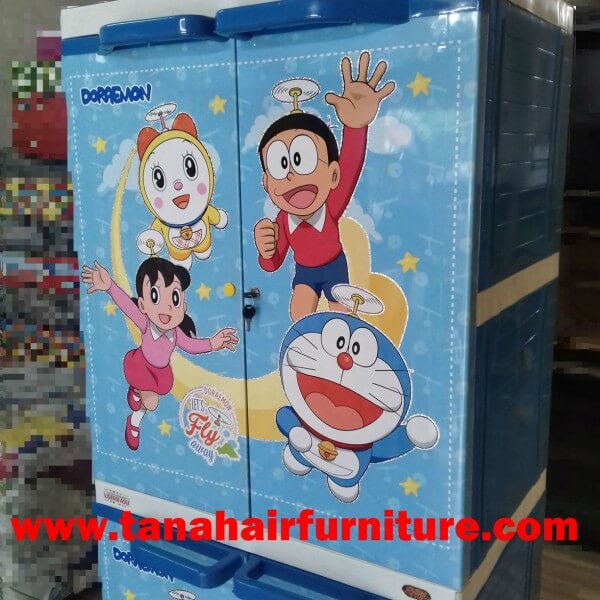  Lemari Plastik Naiba Doraemon tampak dekat bagian atas