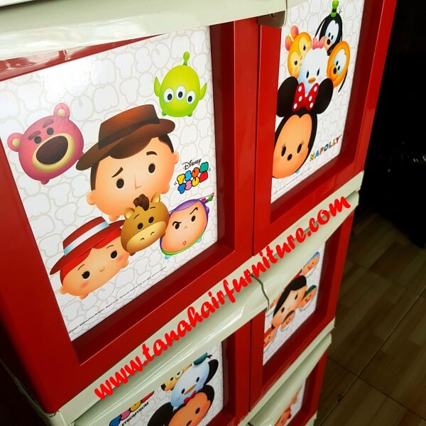  Lemari Plastik Napolly  BCBC X48 TSUM TSUM tampak dekat pintu